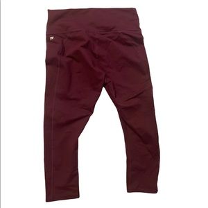 Burgundy fabletics cropped yoga pants